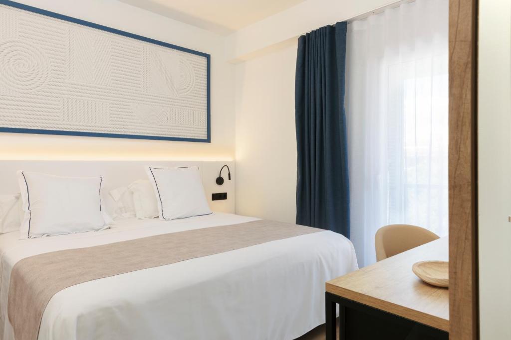 Posteľ alebo postele v izbe v ubytovaní Hotel Rovira