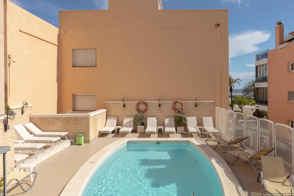 Bazén v ubytovaní Hotel Rovira alebo v jeho blízkosti