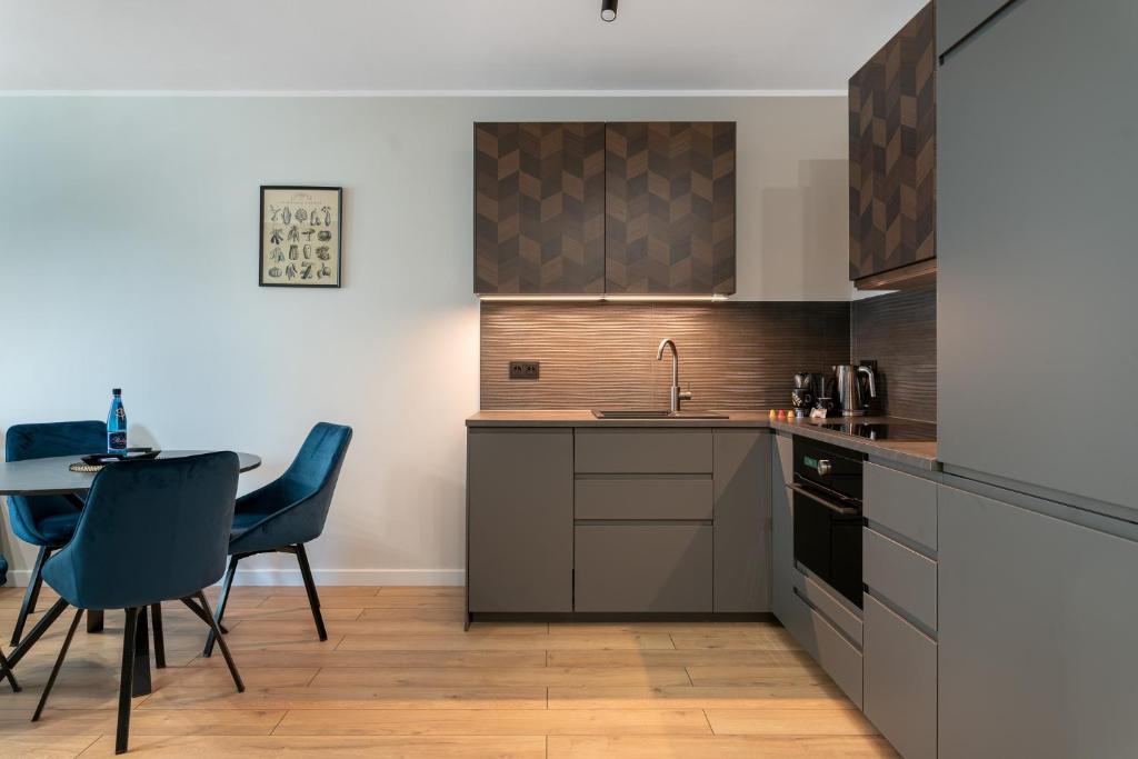 Pure Rental Premium Apartments - Free Parking & AC - 11