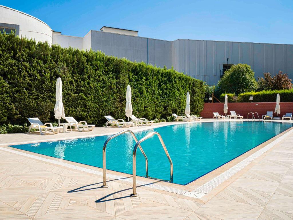 The swimming pool at or close to Novotel Gaziantep