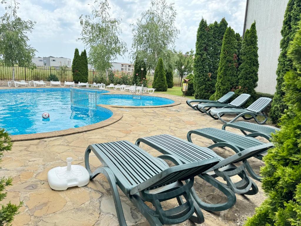 Bazén v ubytování MaYana Beach Appartament nebo v jeho okolí