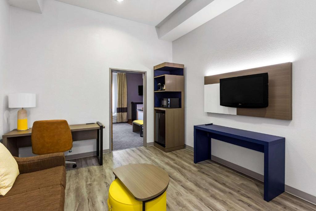 Comfort Inn & Suites Kenosha-Pleasant Prairie - Suite King Con Bañera De Hidromasaje