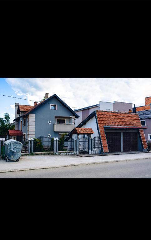 a group of houses on the side of a street at Apartman Parta in Bački Brestovac