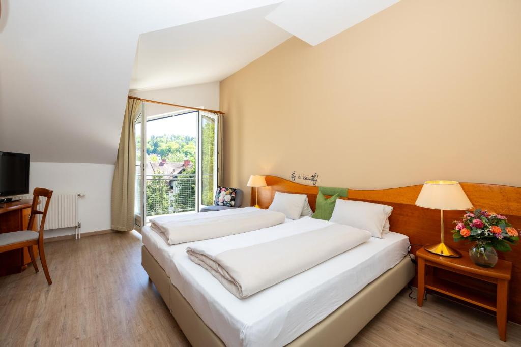 Postel nebo postele na pokoji v ubytování Hotel Stoiser Graz