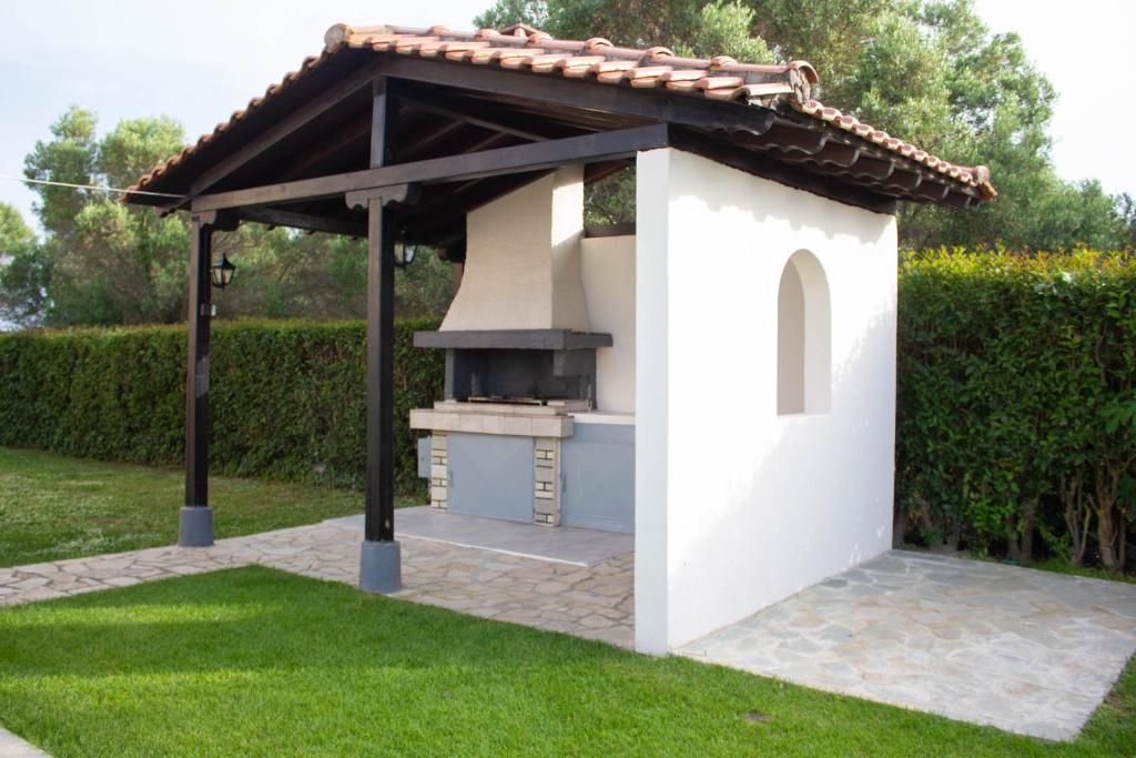 גינה חיצונית ב-Potamos Studios by GERANI