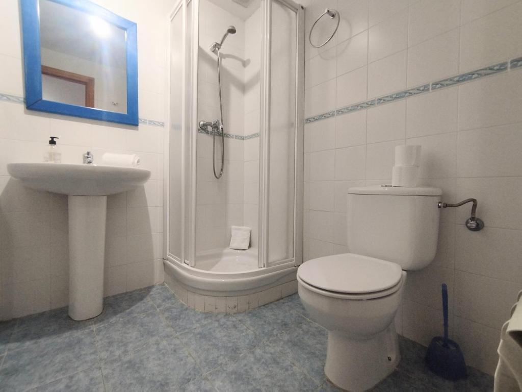 Koupelna v ubytování CHECK-IN CASAS Ibon