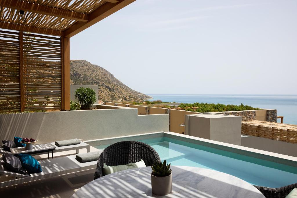 Cayo Exclusive Resort & Spa - Superior Fam Room With Private Pool - Sea View