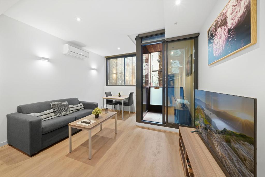 Flinders Street Apartments - 