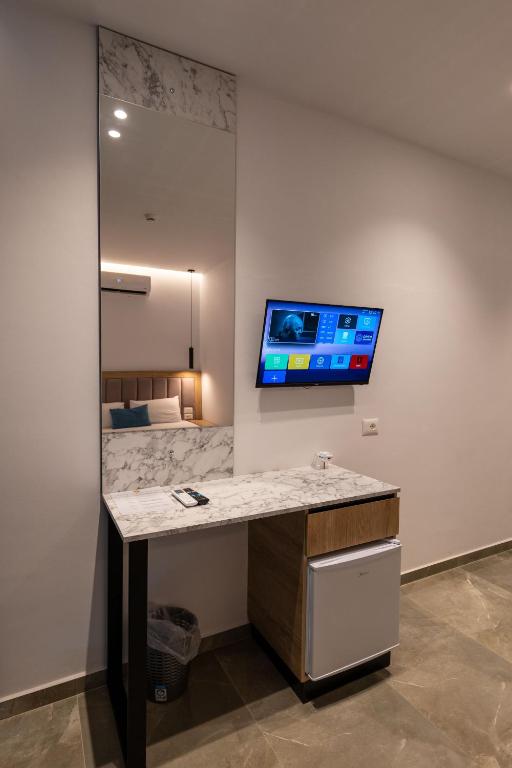 Monel Hotel - Deluxe Double Or Twin Room