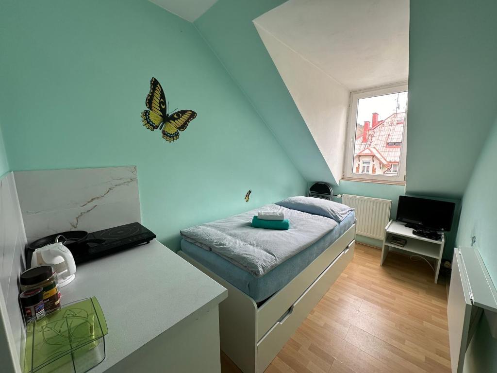 Postel nebo postele na pokoji v ubytování Loft apartment Svahova 6