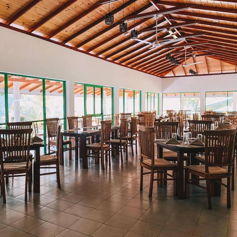 Restaurace v ubytování Ramboda Falls PLC