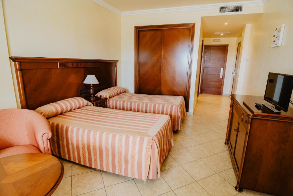 TV a/nebo společenská místnost v ubytování Hotel Hacienda Don Manuel