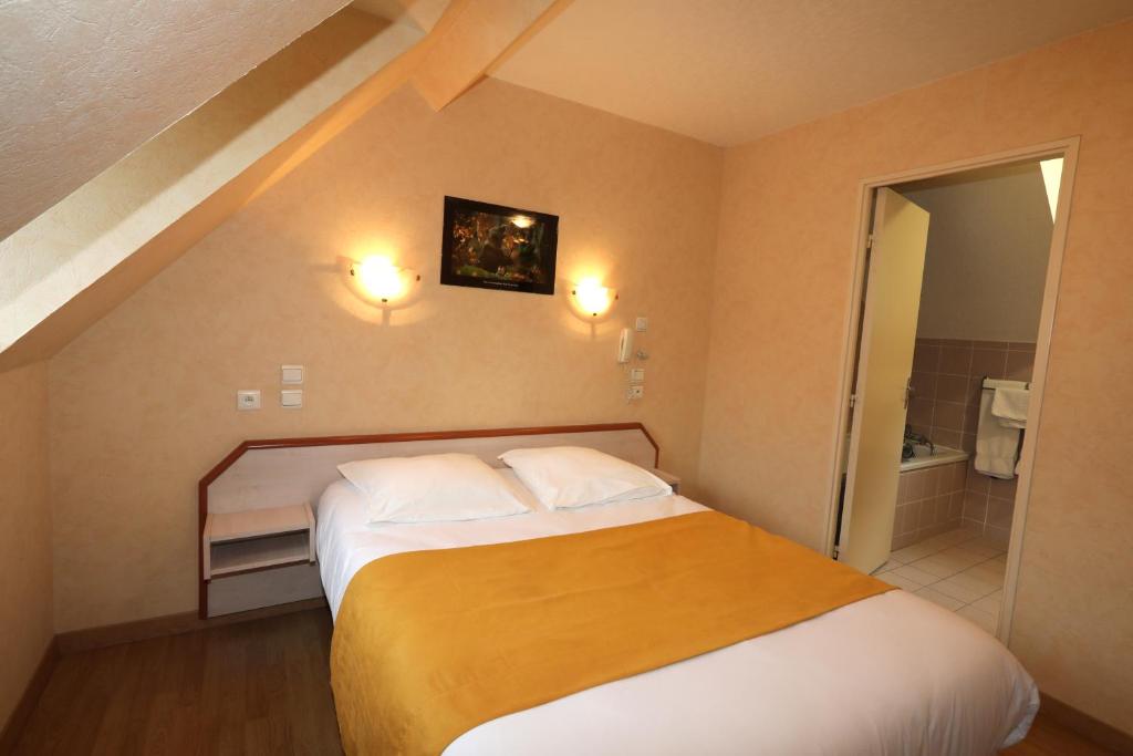 Postel nebo postele na pokoji v ubytování Hôtel Ardiden