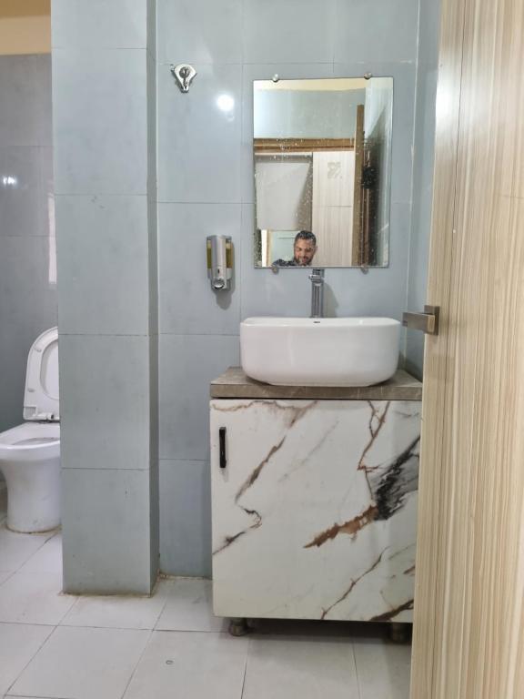 Hill side hotel - Housity