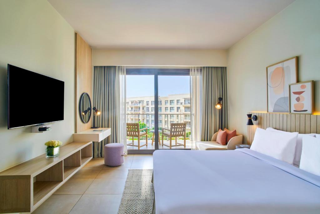 Postel nebo postele na pokoji v ubytování Marassi Boutique Hotel-Marina 2