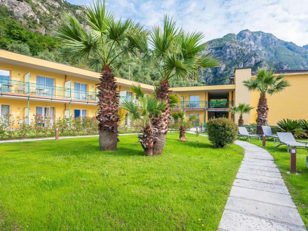Nespecifikovaný výhled na hory nebo výhled na hory při pohledu z hotelu