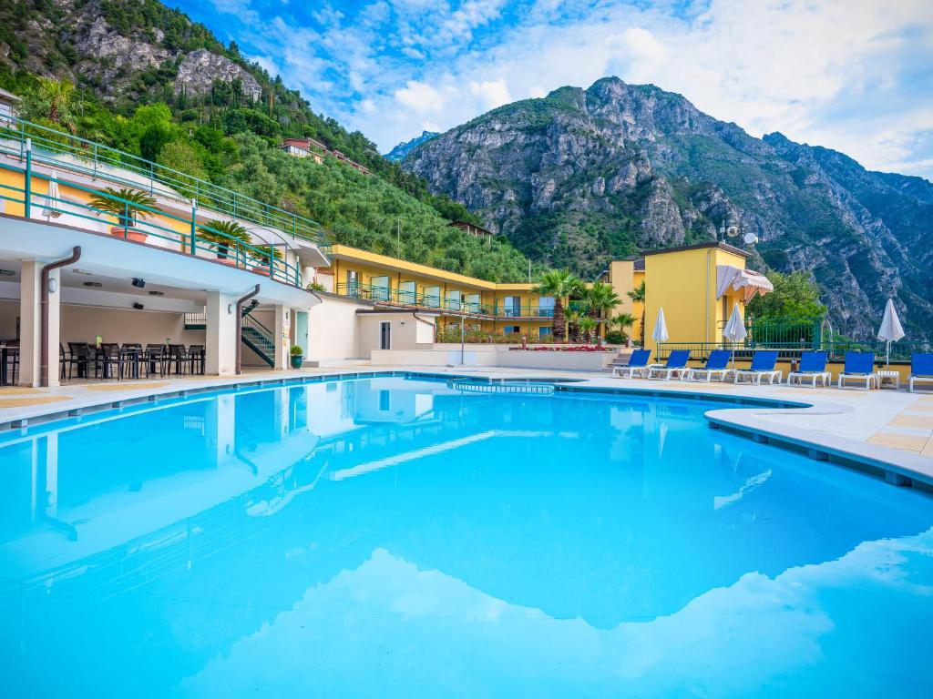Nespecifikovaný výhled na hory nebo výhled na hory při pohledu z hotelu