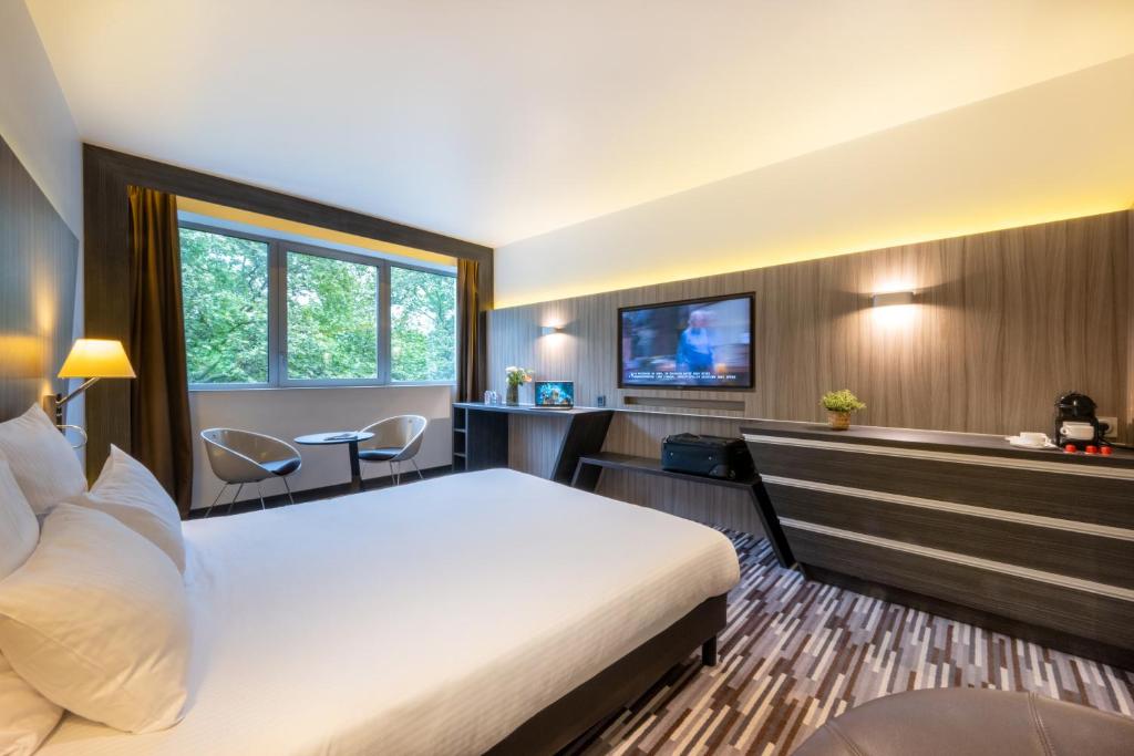 TV a/nebo společenská místnost v ubytování Nemea Appart Hotel Concorde Toulouse Gare Matabiau