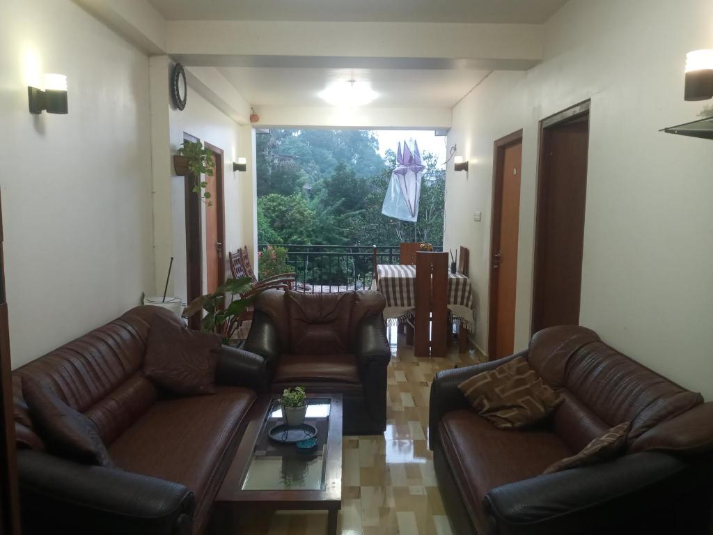 Posezení v ubytování Kelum Homestay