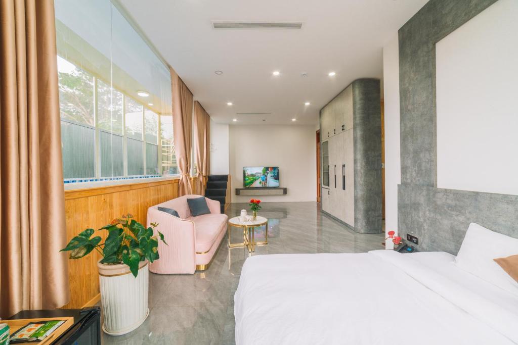 Quy Tai Premium Hotel - 3