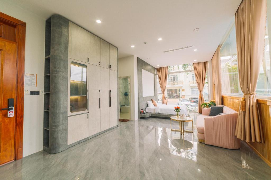 Quy Tai Premium Hotel - 4