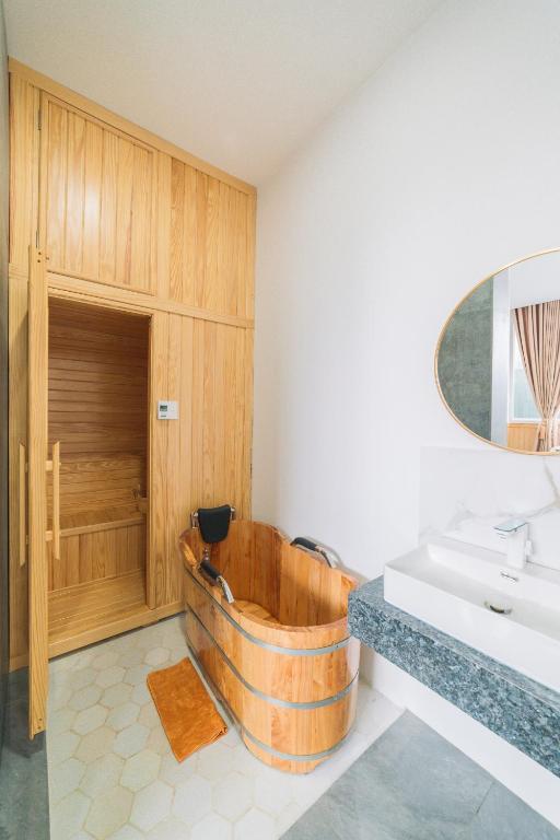 Quy Tai Premium Hotel - 6