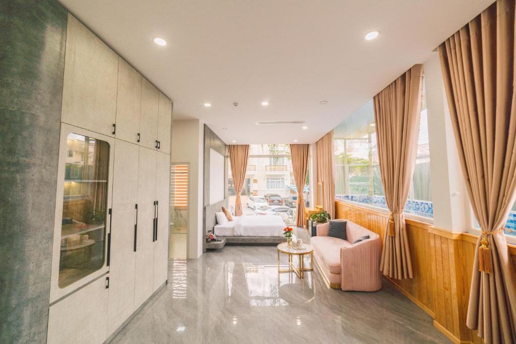 Quy Tai Premium Hotel - 2