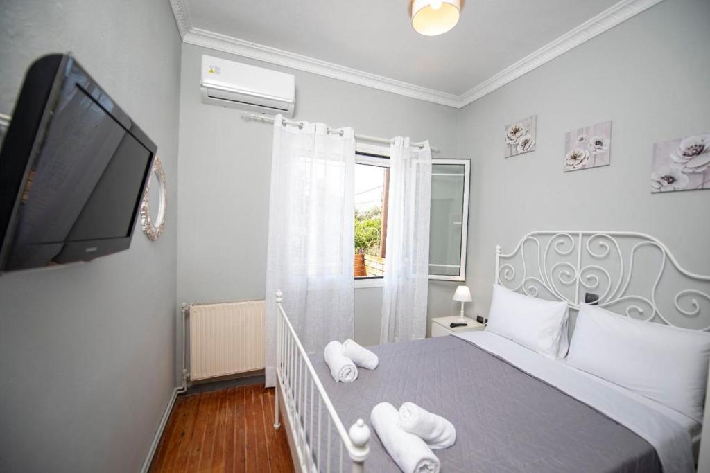 Postel nebo postele na pokoji v ubytování Dimi House