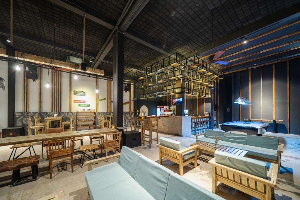Khu vực ghế ngồi tại 9Station Hostel & Bar Phu Quoc