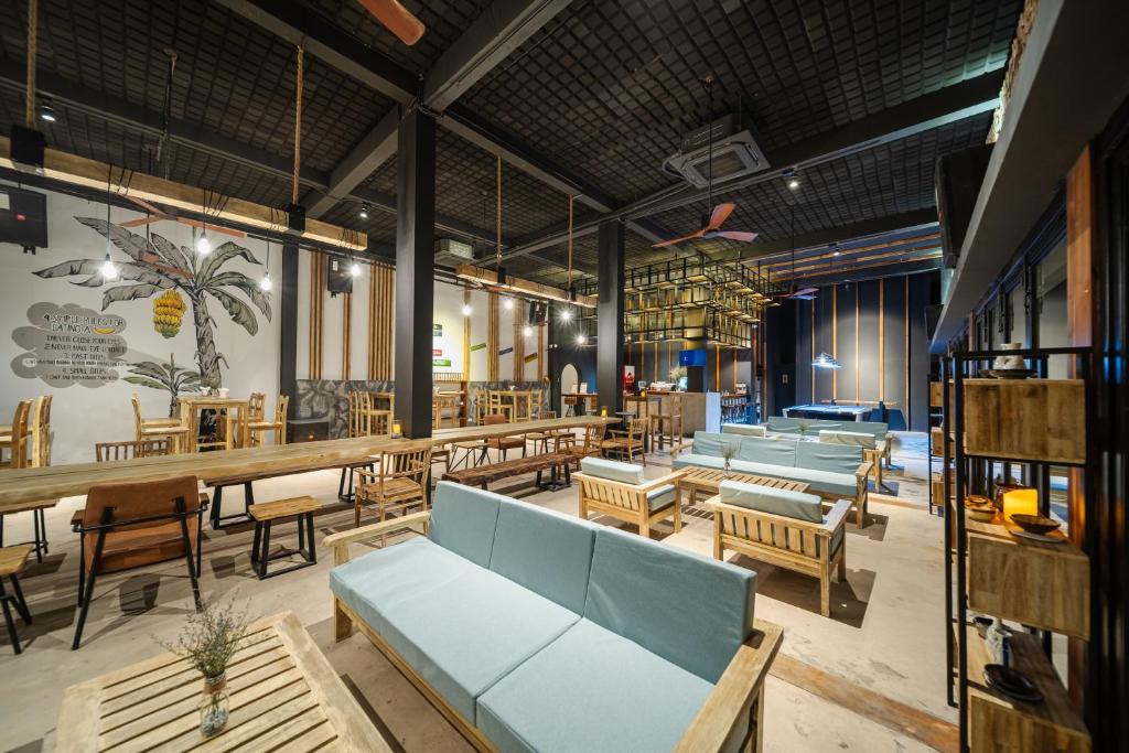 Khu vực ghế ngồi tại 9Station Hostel & Bar Phu Quoc