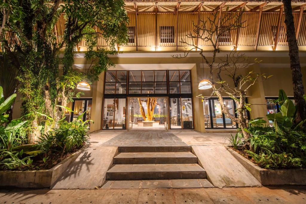 Mặt tiền/cổng chính của 9Station Hostel & Bar Phu Quoc