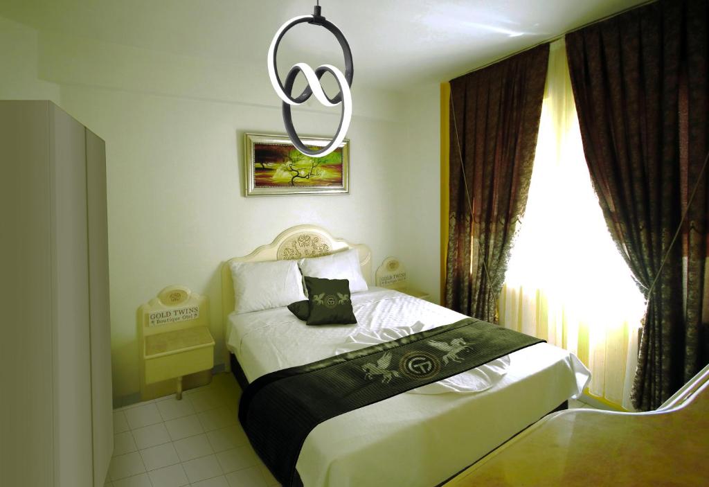 Postel nebo postele na pokoji v ubytování Gold Twins Boutique Hotel