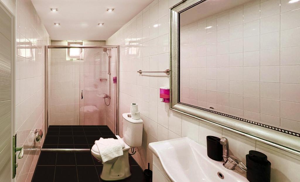 Koupelna v ubytování Gold Twins Boutique Hotel