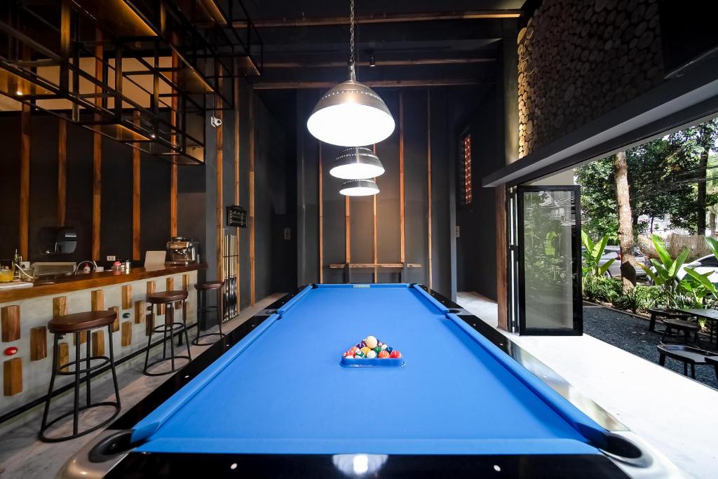Bàn bi-da tại 9Station Hostel & Bar Phu Quoc