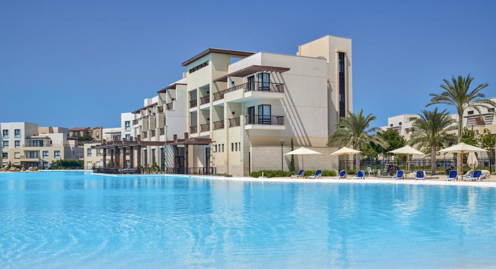 Bazén v ubytování Marassi Boutique Hotel-Blanca nebo v jeho okolí