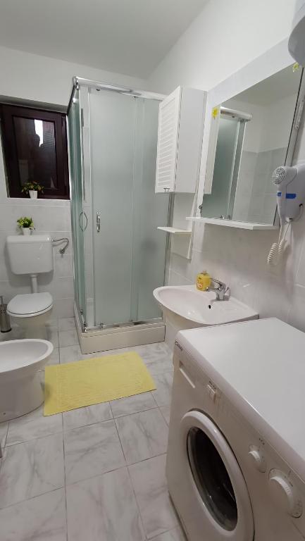 Koupelna v ubytování Apartment Zdenka-5 km from Opatija