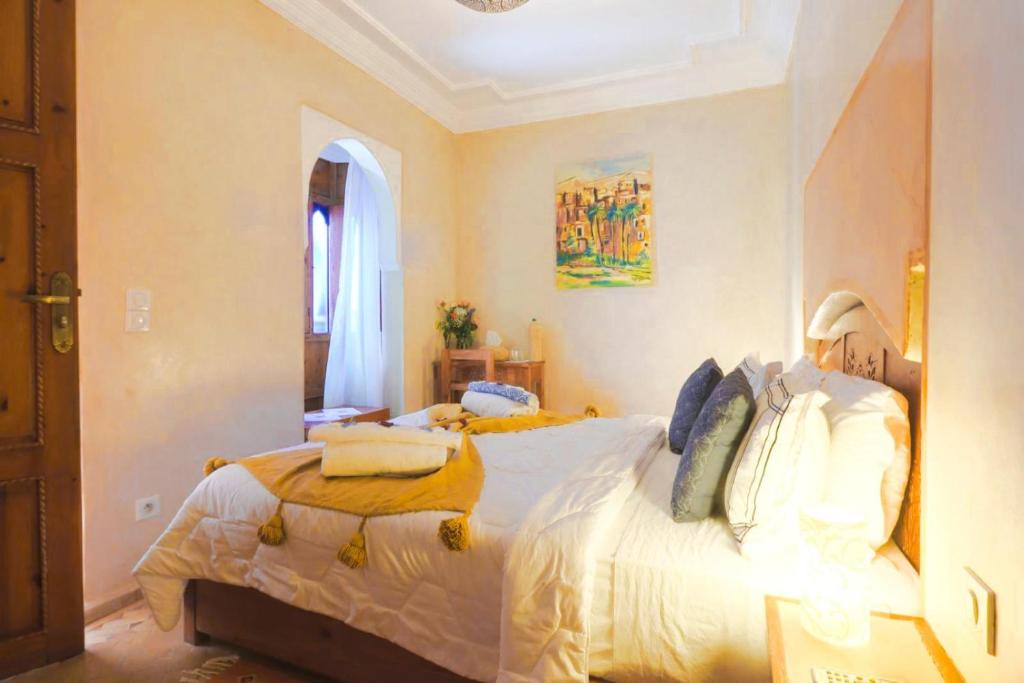 Postel nebo postele na pokoji v ubytování Riad Berenssi