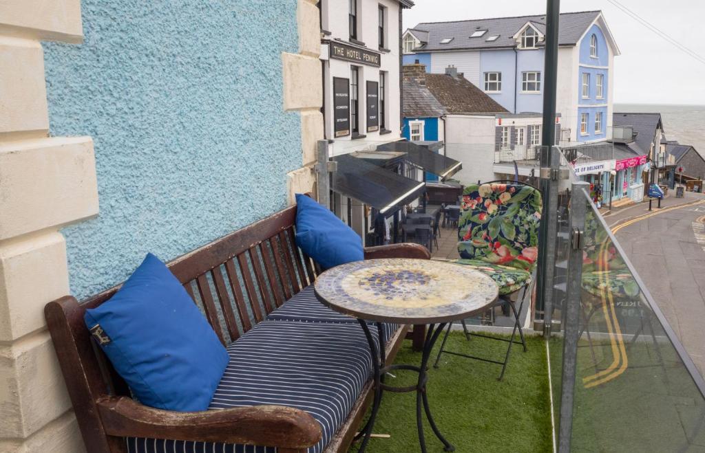 No. 1 Cliffside New Quay, New Quay (updated prices 2024)