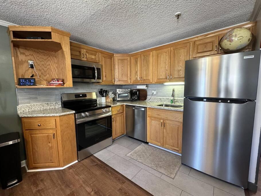 Stroll to Slopes, Village Area, Ski in-out MtLodge 308 - Apartamento De Una Habitación