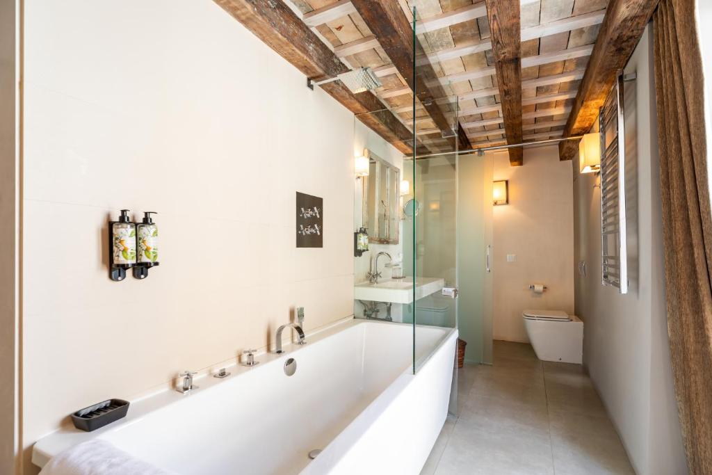 Een badkamer bij Hotel Boutique V