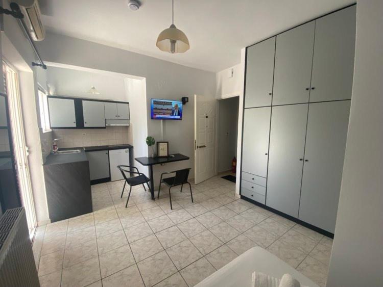 Le Chris Central Apartments - Studio Met Terras