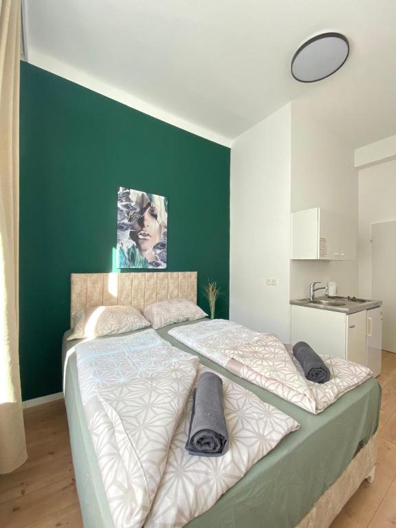 Budget 8BR Apartment with Terrace for 16 Guests