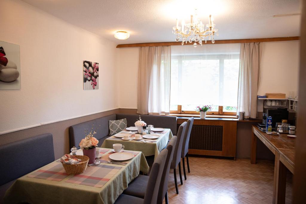 Příslušenství pro přípravu čaje a kávy v ubytování Haus Maria
