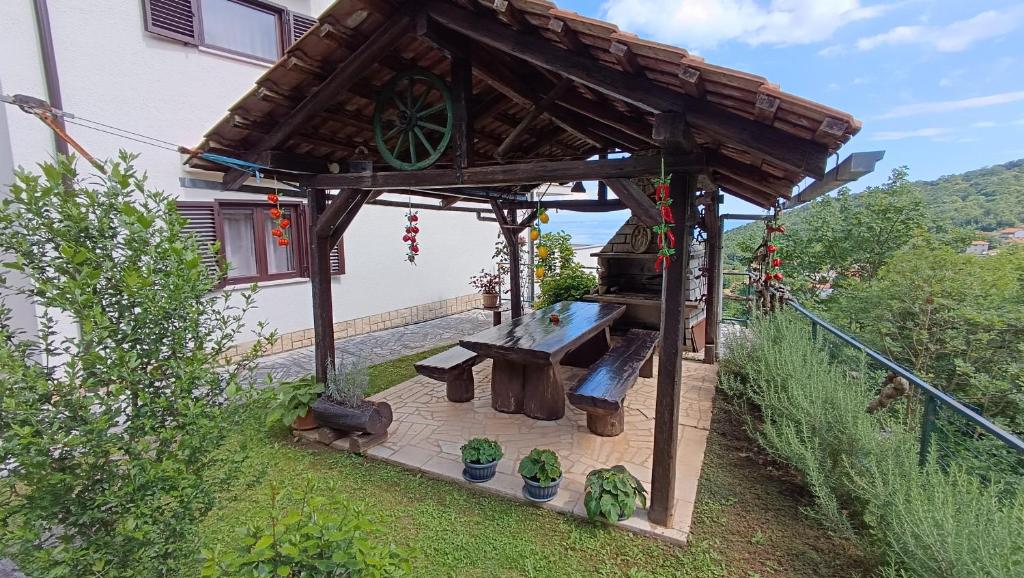 Zahrada ubytování Apartment Zdenka-5 km from Opatija