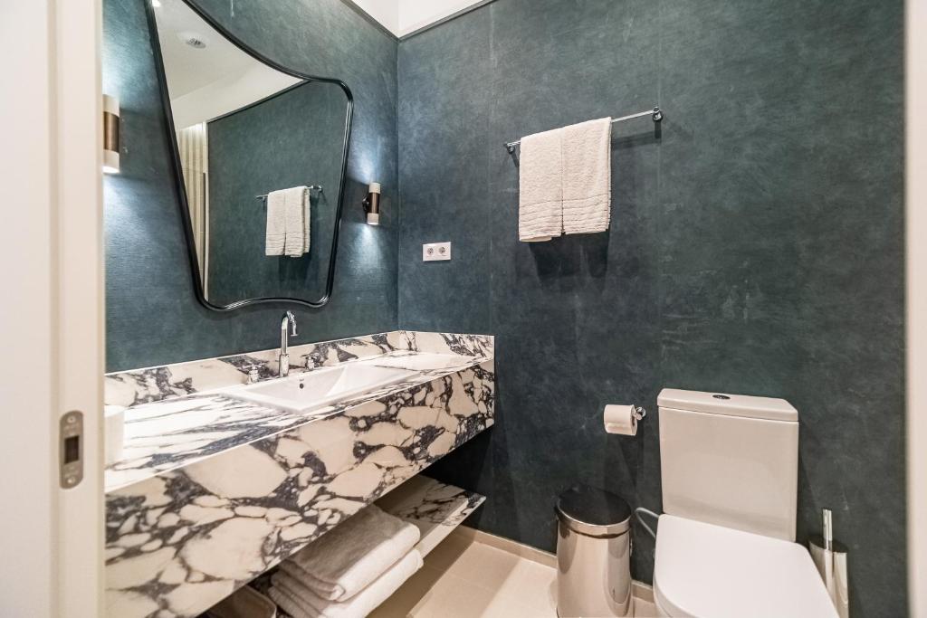 Koupelna v ubytování Apartamentos Soho Boutique Hoy No Me Puedo Levantar