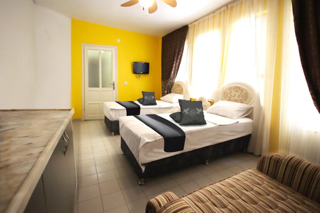 Postel nebo postele na pokoji v ubytování Gold Twins Boutique Hotel