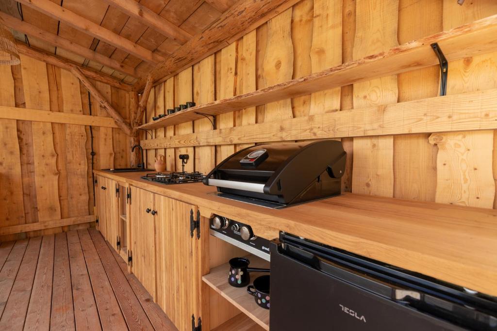 Köök või kööginurk majutusasutuses Glamping Zarja, Vipava Valley