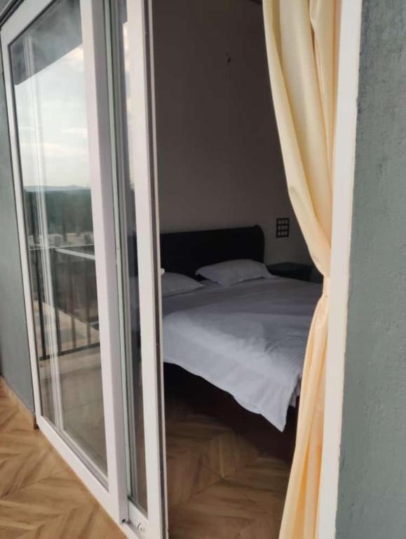 Postel nebo postele na pokoji v ubytování Kanasu Serenity