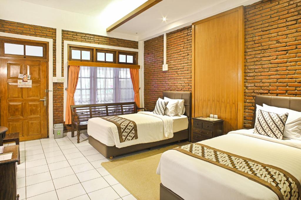 Paku Mas Hotel - Deluxe Twin Room