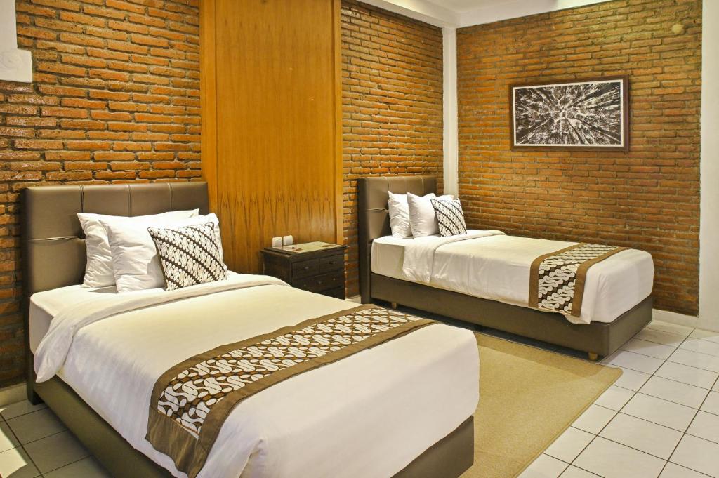 Paku Mas Hotel - Deluxe Twin Room